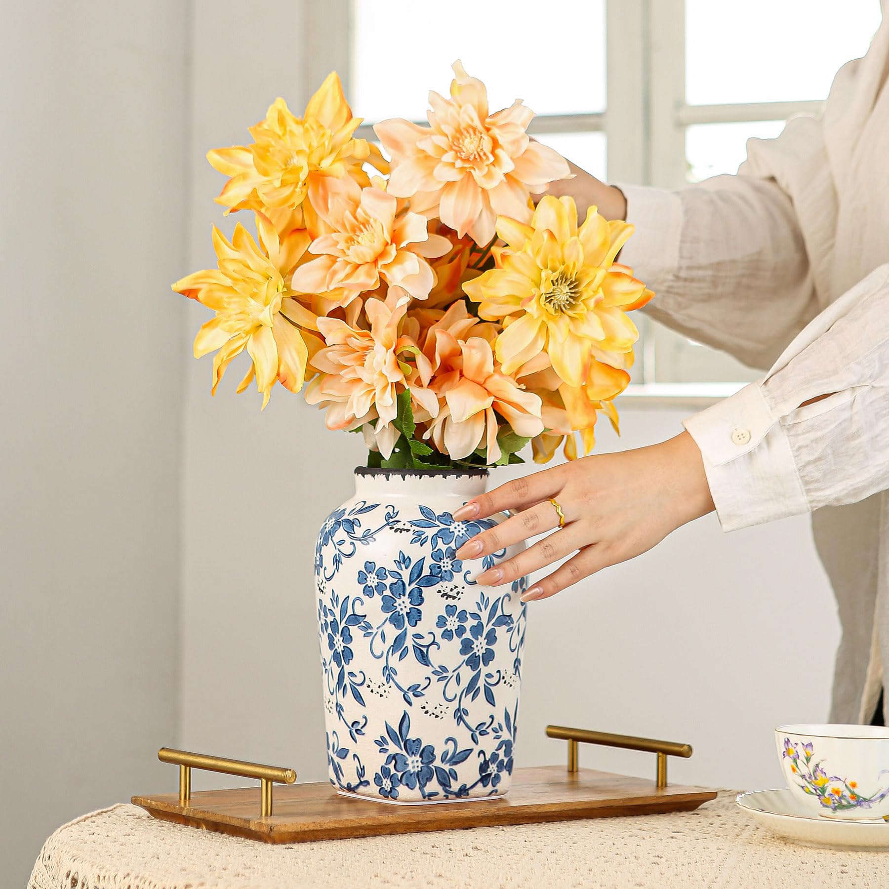 SURE YUESI Blue and White Chinoiserie Vase, Handmade Vintage Floral Ceramic Vase, Round Blue Vase for Flowers, Rustic Table Centerpiece, Blue Vases Home Decor for Living Room, Office, Kitchen 8.4 in